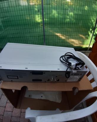 registratore  mangia  casette e DVD  funzionante 