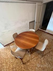 tavolo e sedie 
