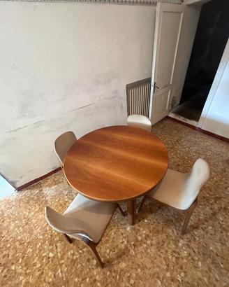 tavolo e sedie 