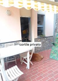 Alassio 300m dal mare bilocale no barriere cortile