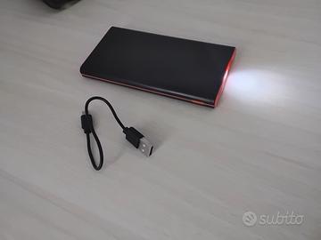 Powerbank con luce led e cavetto
