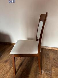 6  eleganti sedie  in legno con imbottitura 