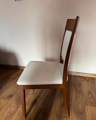 6  eleganti sedie  in legno con imbottitura 