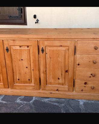 Mobile credenza in larice