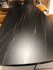 Tavoli nuovi in svendita dal magazzino