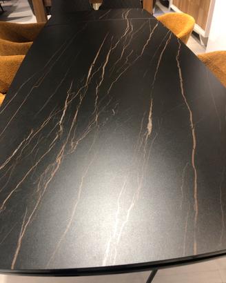 Tavoli nuovi in svendita dal magazzino