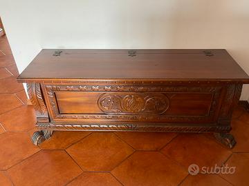 Prestigiosa cassapanca in legno d’epoca