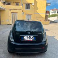 Lancia y momo design 105cv