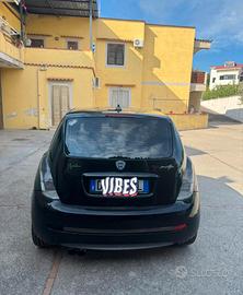 Lancia y momo design 105cv