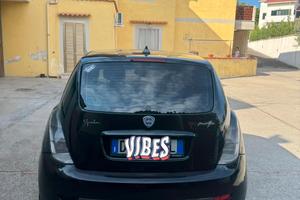 Lancia y momo design 105cv