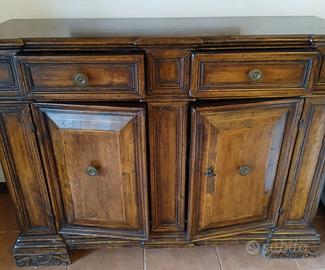credenza legno massello due ante e due cassetti
