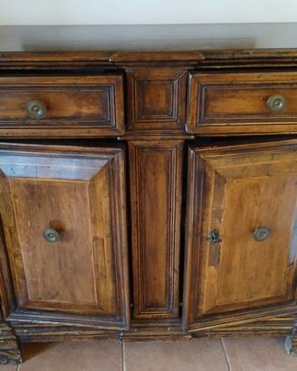 credenza legno massello due ante e due cassetti