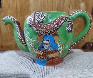 Teiera vintage giapponese in porcellana con geisha