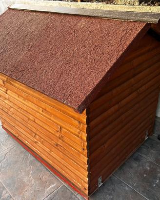 Cuccia in legno da esterno con tetto impermeabile