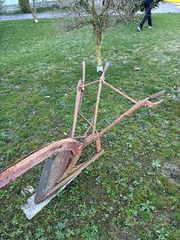 Aratro d’epoca in ferro