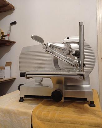 Affettatrice elettrica professionale usata