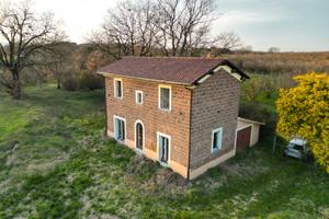 Affascinante casale storico ristrutturato