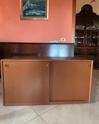 Mobile basso in legno color noce – 124×65×57,5 cm