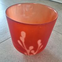 Vaso in vetro rosso satinato