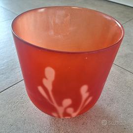 Vaso in vetro rosso satinato