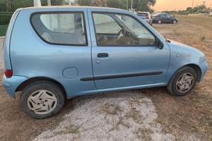 Auto FIAT 600 Anno 2004