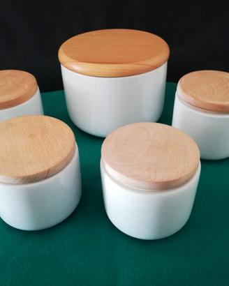 CERAMICA BIANCA: 1 BISCOTTIERA e 4 VASI