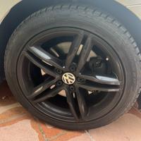 Cerchi in lega nero VW +gomme PARI NUOVO 225/45/17