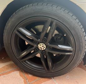 Cerchi in lega nero VW +gomme PARI NUOVO 225/45/17