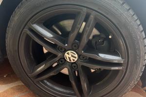 Cerchi in lega nero VW +gomme PARI NUOVO 225/45/17