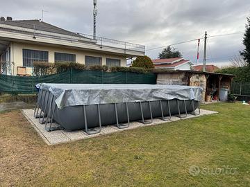 Piscina accessoriata