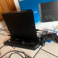 PlayStation 4 fat con accesorio giochi e joystick