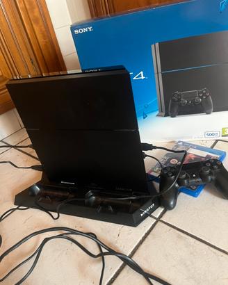 PlayStation 4 fat con accesorio giochi e joystick