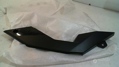 COPRIREGGISELLA DESTRO RX SX 50 APRILIA 86108200W0