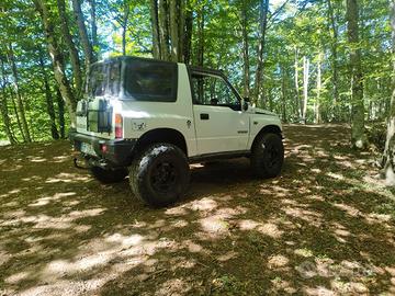 suzuki Vitara off-road