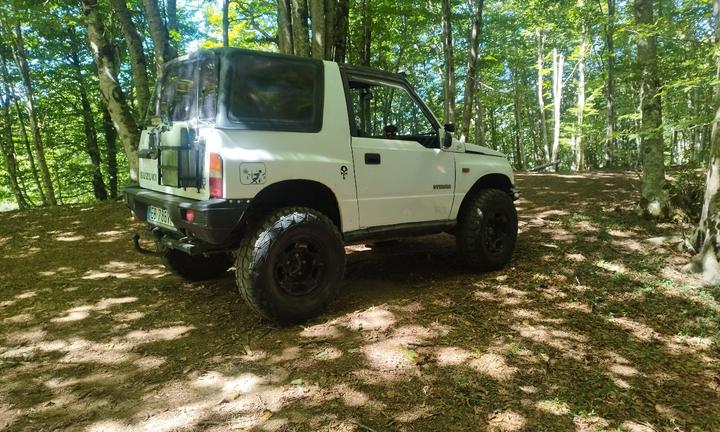 suzuki Vitara off-road