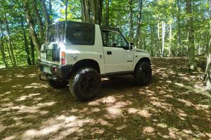 suzuki Vitara off-road