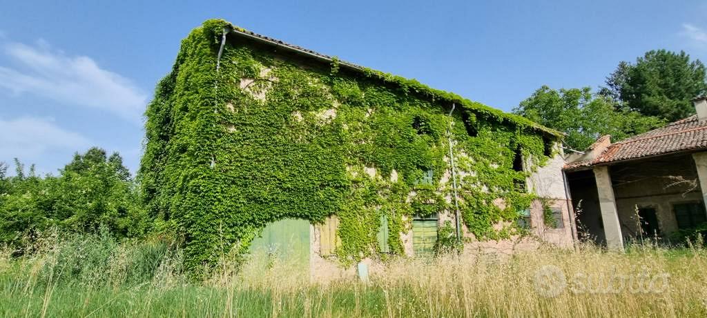 Rustico / Casale di 1100 m² con più di 5 locali a - Vista 4
