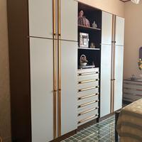 Ampio armadio con cassettiera