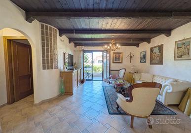 VILLA A SCHIERA A CIAMPINO