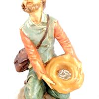 Presepe 20 cm pastore in ginocchio cappello