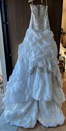 Abito da sposa sartoriale modello principessa
