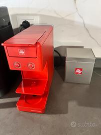 Macchina caffè illy Y3.3 e box porta capsule