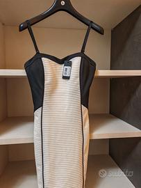 Abito Guess bianco e nero. Con etichetta taglia M