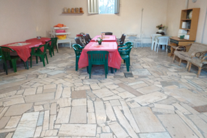 Ampio garage per piccoli eventi