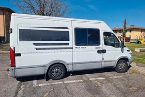 Furgone Iveco Daily passo lungo 