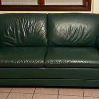 Poltrona e divano in pelle