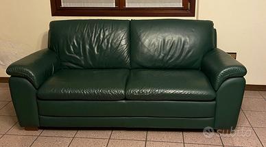 Poltrona e divano in pelle