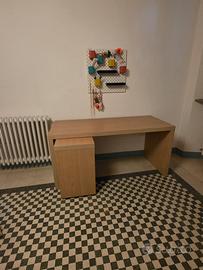 Scrivania e specchio con luci