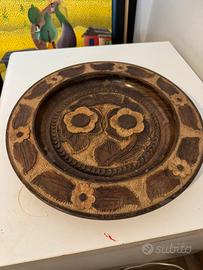 Vasdoio intagliato a mano in legno