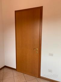 4 porte interne in legno con chiavi